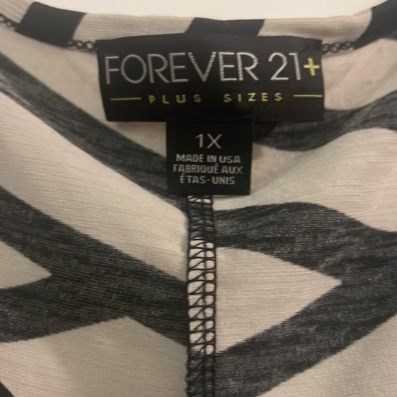 Off white and black top - Picture 2 of 2